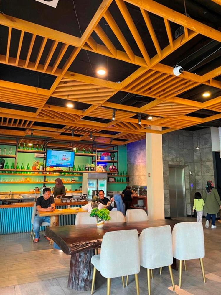 Crew Express Hotel Lubukpakam المظهر الخارجي الصورة