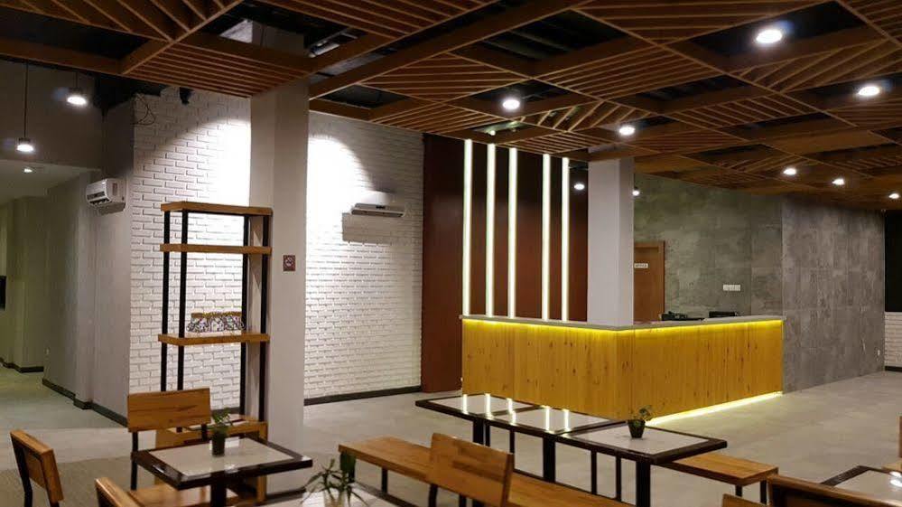 Crew Express Hotel Lubukpakam المظهر الخارجي الصورة
